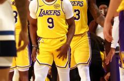 震撼！詹姆斯在排球赛场刷新纪录！