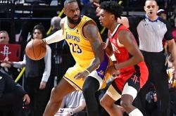 格林三巨头联手，状态爆棚得分突破，刷新队史纪录冲击季后赛！的简单介绍